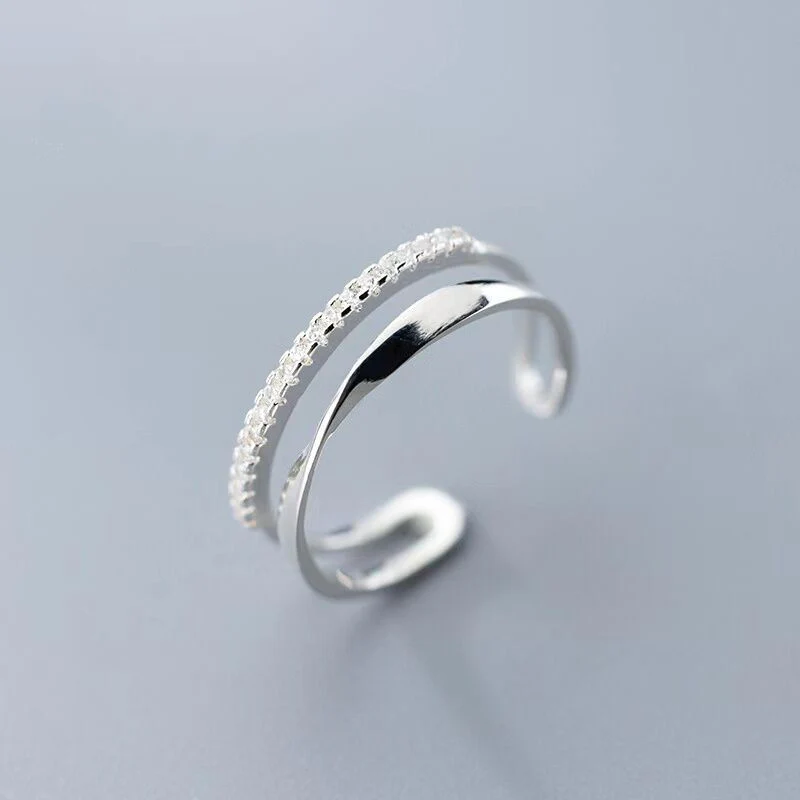 Anello in Zirconio Argentato Regolabile - Un Tesoro Senza Tempo