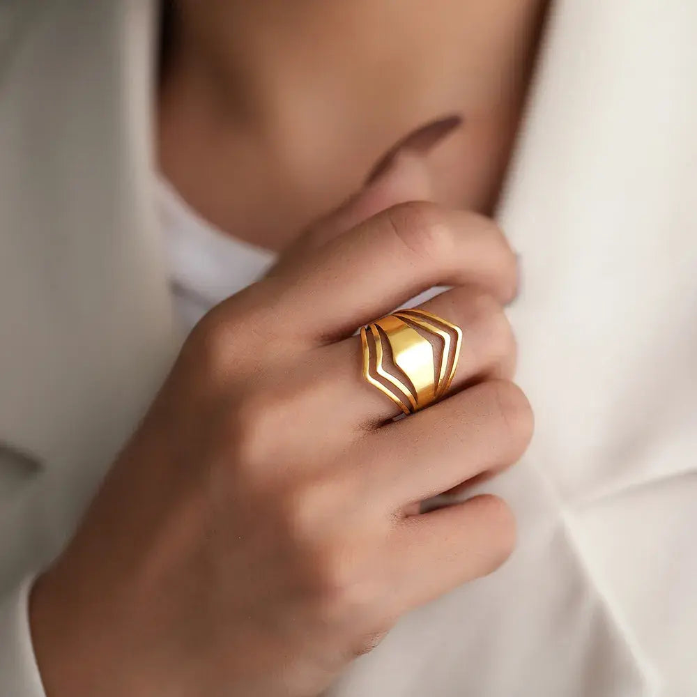 Anello Dichiarativo in Oro Elegante
