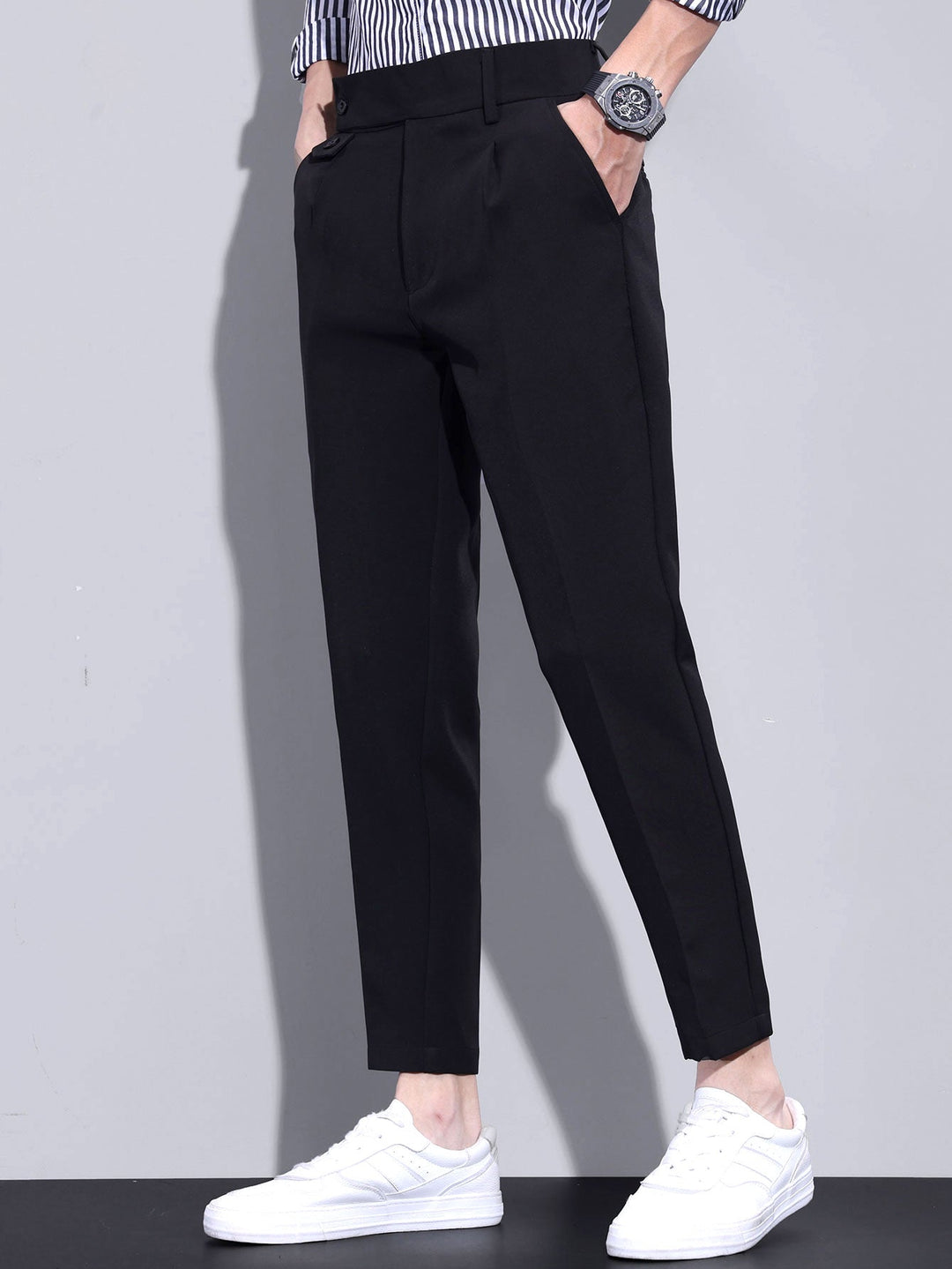Pantaloni slim fit a gamba affusolata corti