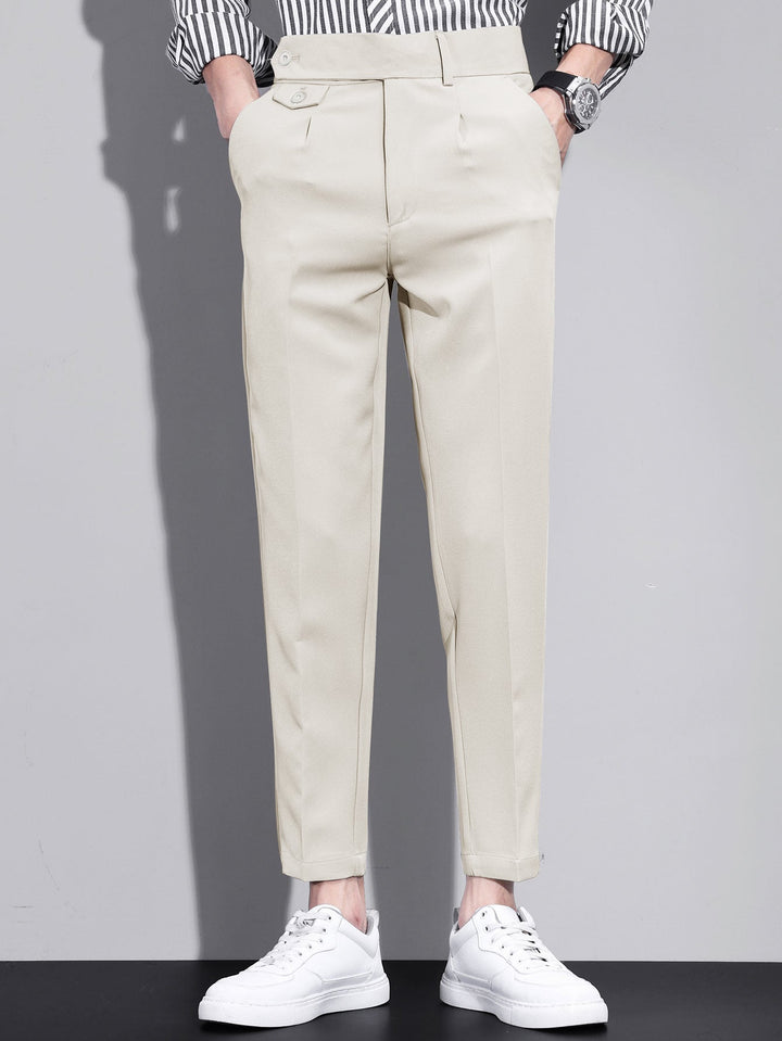 Pantaloni slim fit a gamba affusolata corti