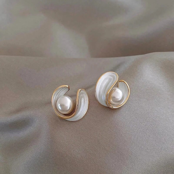 Orecchini in opale bianca di lusso con perle d'oro
