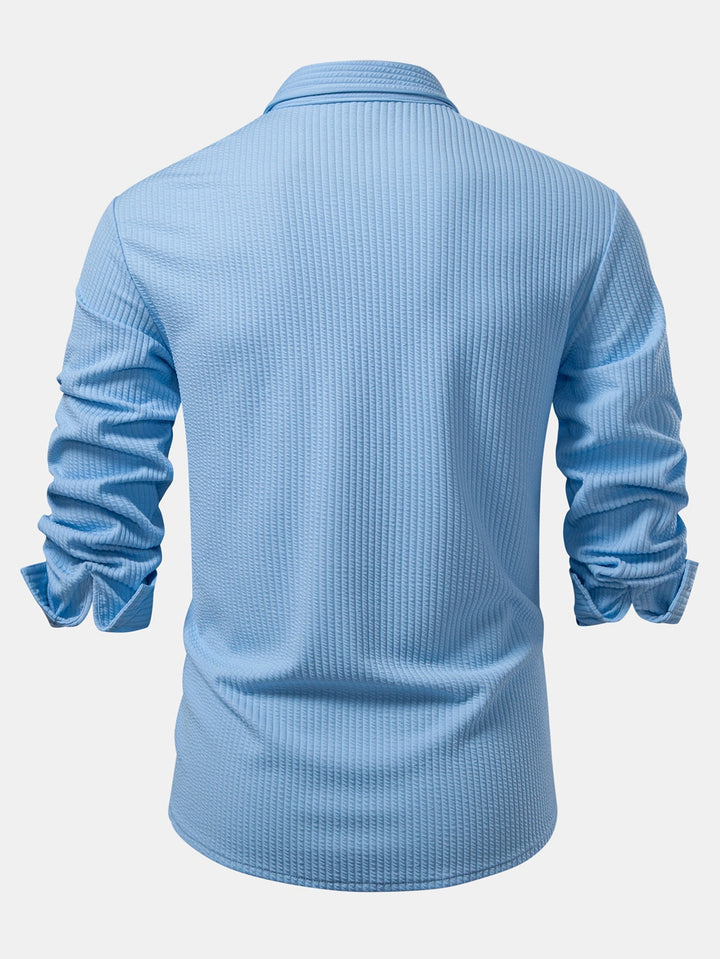 Camicia a maniche lunghe a coste, taglio muscolare, con bottoni