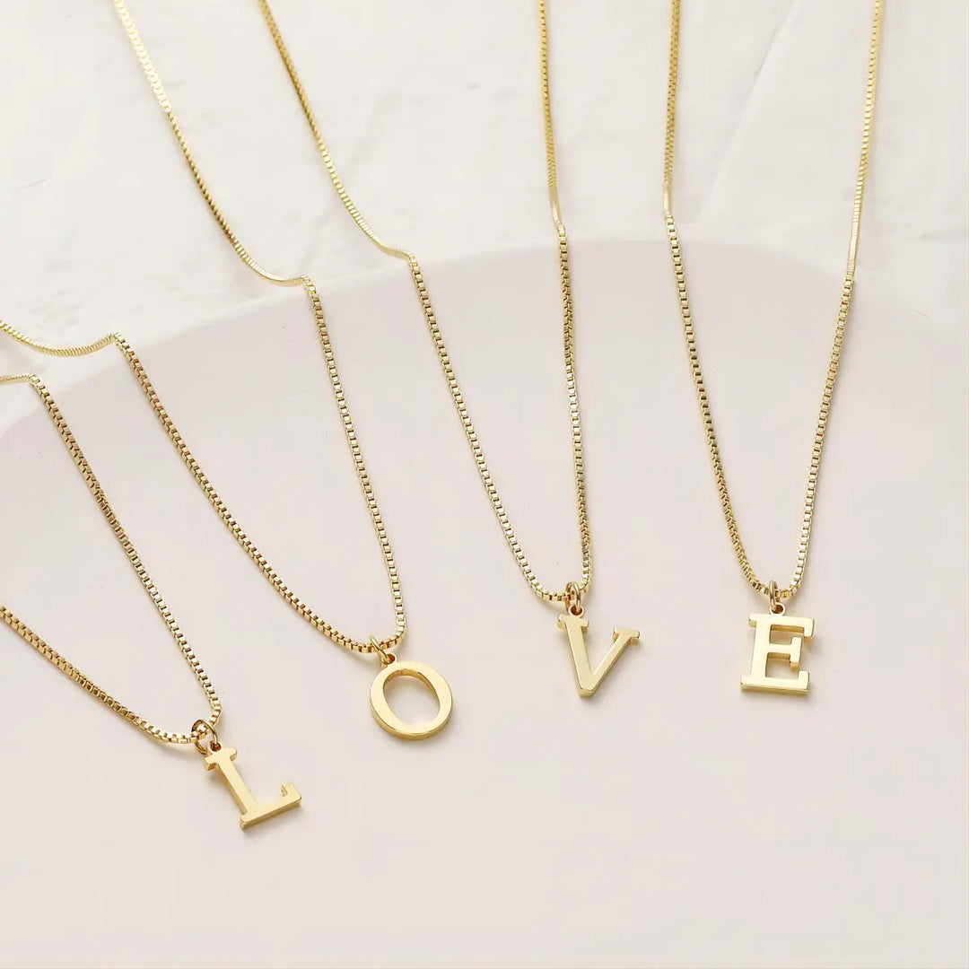 Collana con iniziali delle lettere d'amore