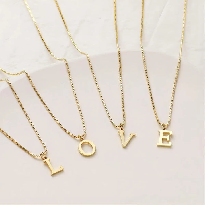 Collana con iniziali delle lettere d'amore