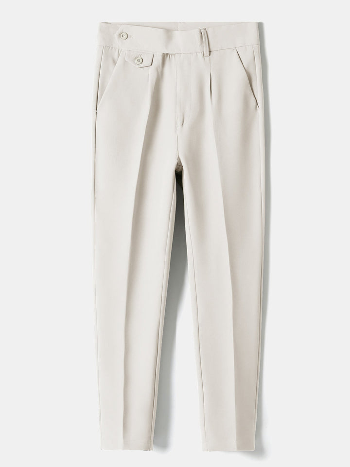 Pantaloni slim fit a gamba affusolata corti