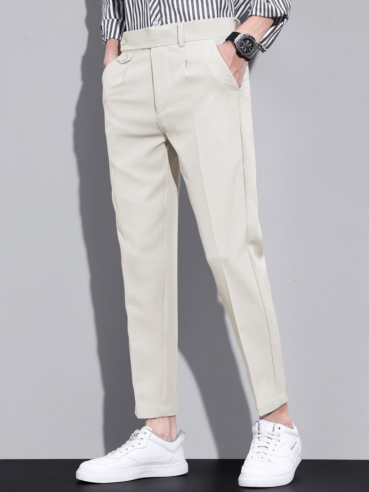 Pantaloni slim fit a gamba affusolata corti