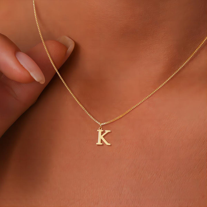Collana con iniziali delle lettere d'amore