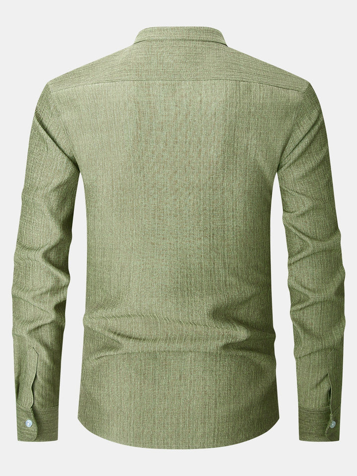 Camicia strutturata con colletto alto e maniche lunghe
