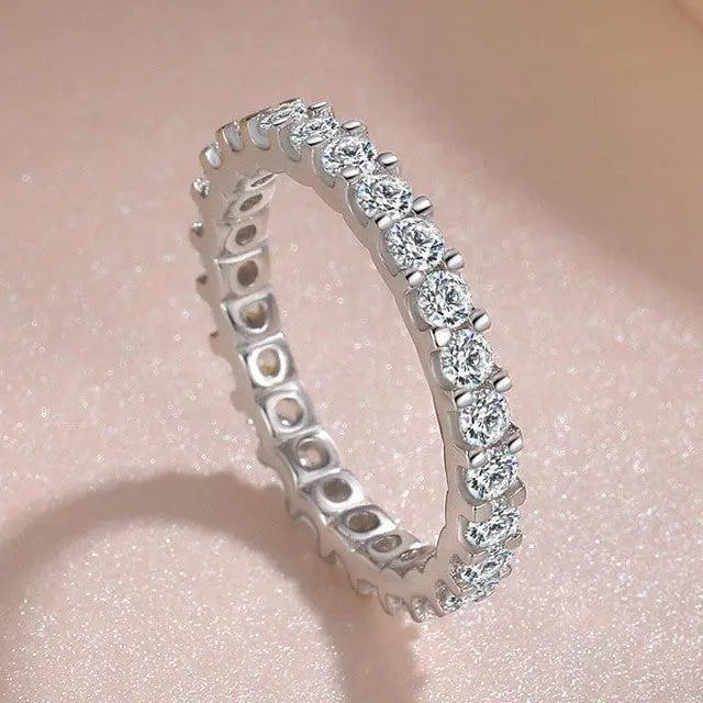 Anello in Argento con Incrustazione di Zirconia