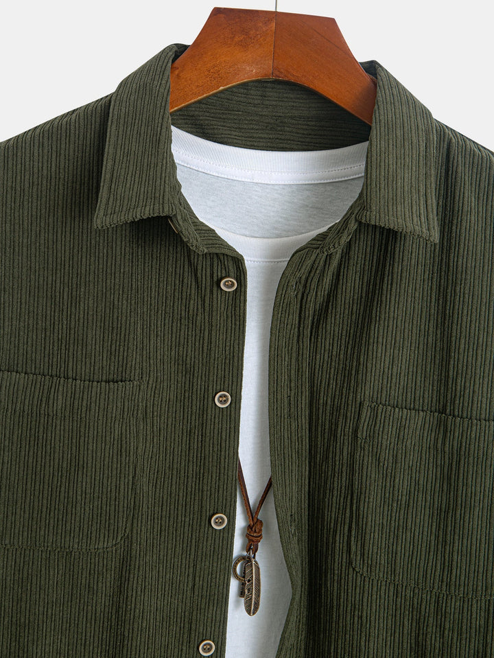 Camicia a maniche lunghe in velluto a coste con tasca e bottoni