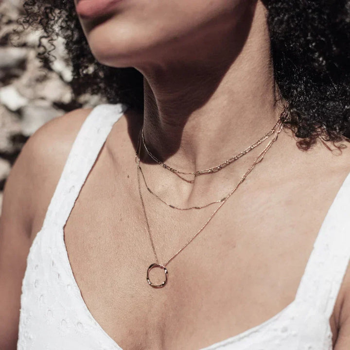 Collana a tre file in cerchio aperto