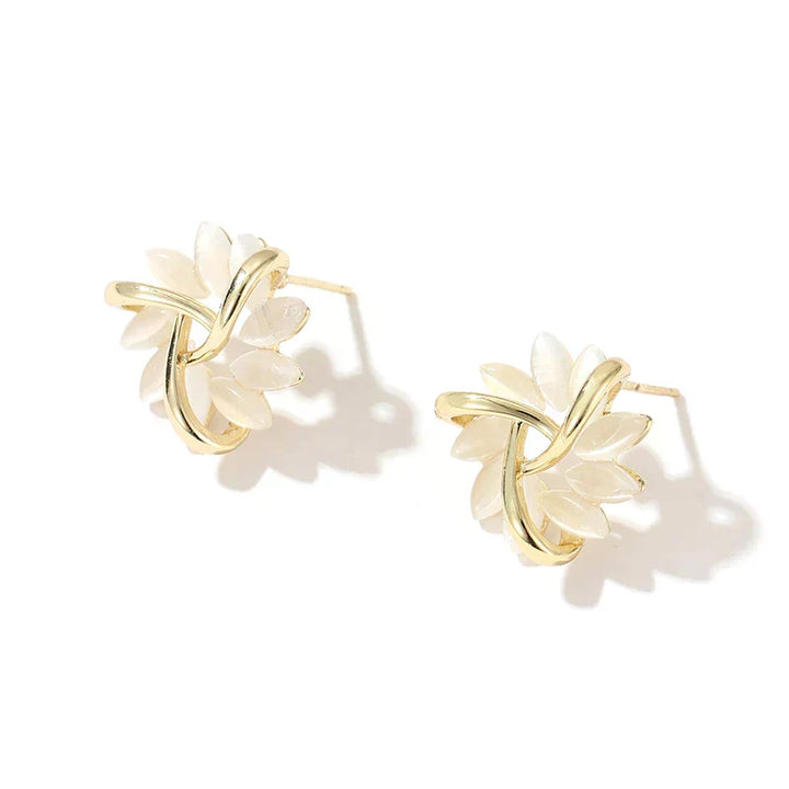 Orecchini a cerchio con petali di opale dorato