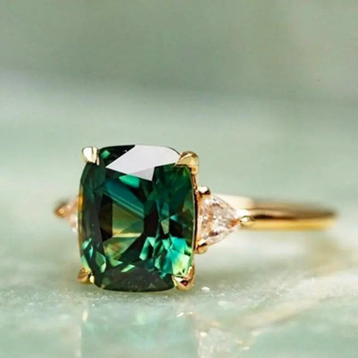 Anello Quadrato in Smeraldo Elegante