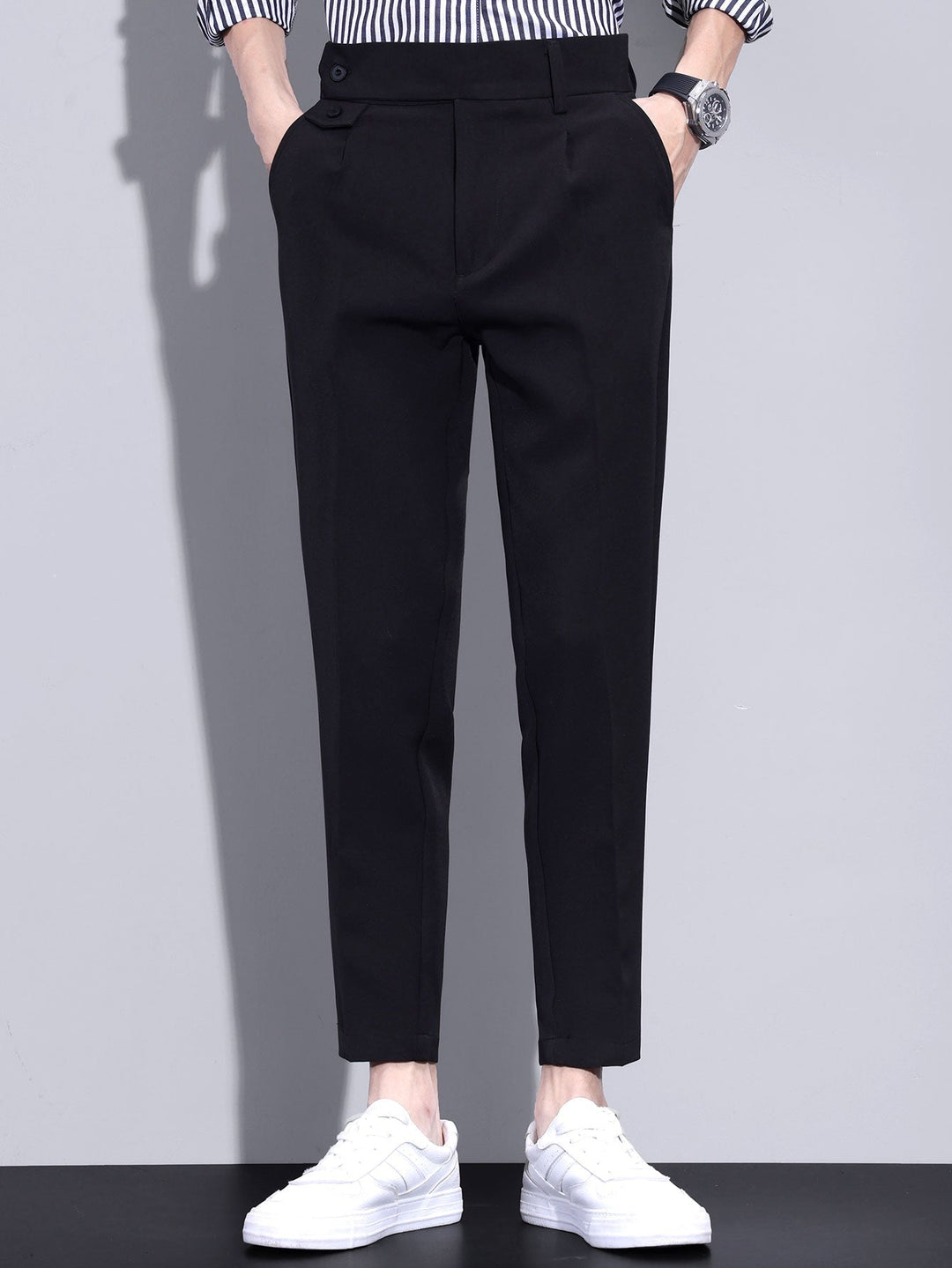 Pantaloni slim fit a gamba affusolata corti