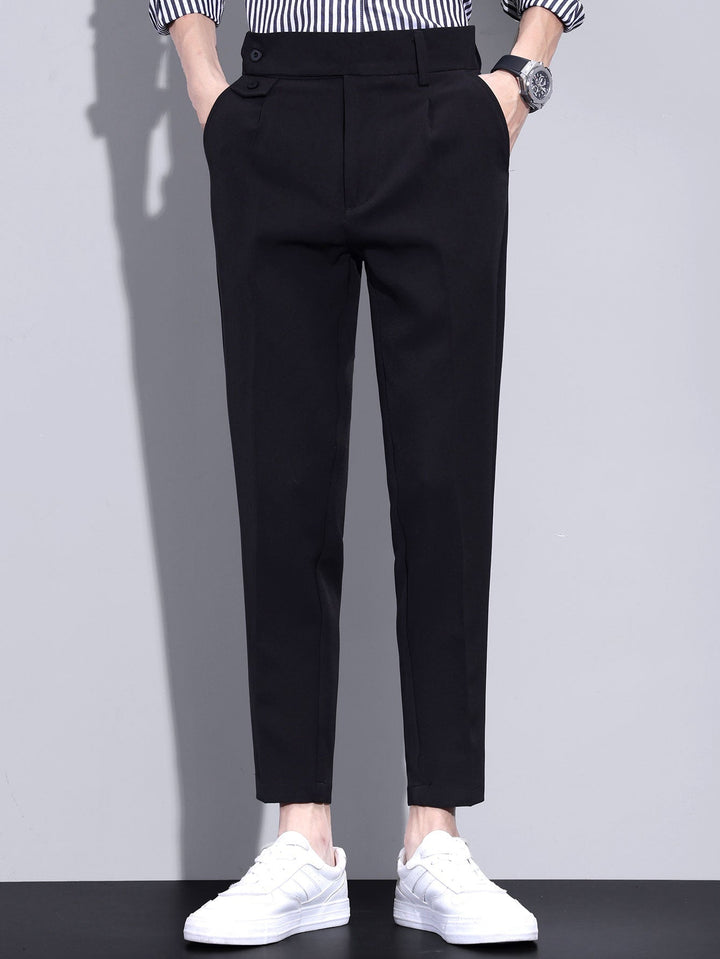 Pantaloni slim fit a gamba affusolata corti