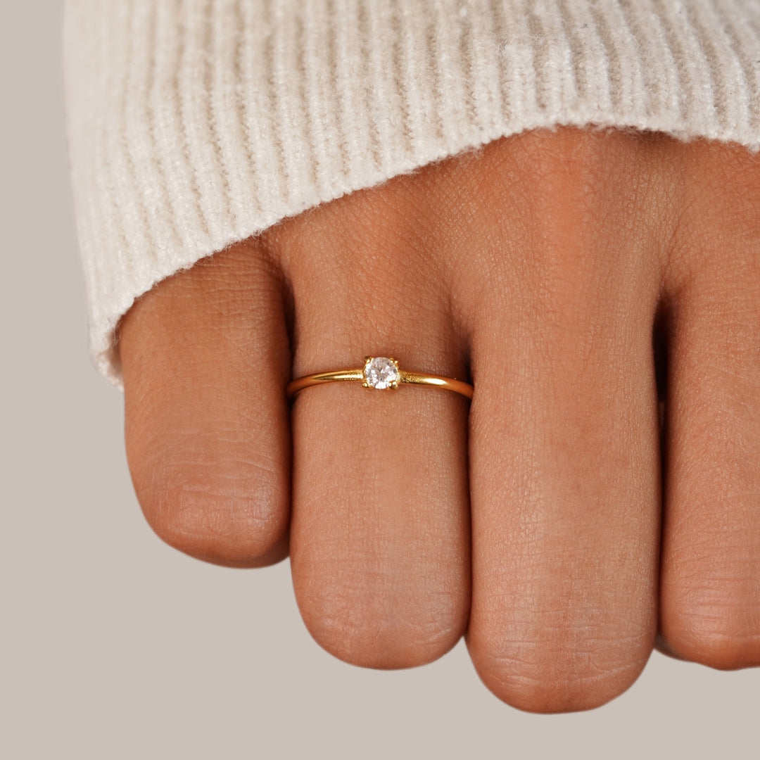 Anelli in oro con pietra di nascita