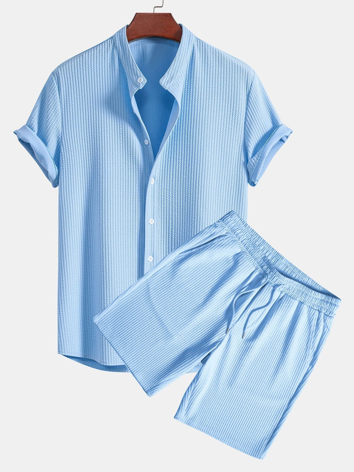 Camicia e pantaloni corti con colletto a coste muscolari