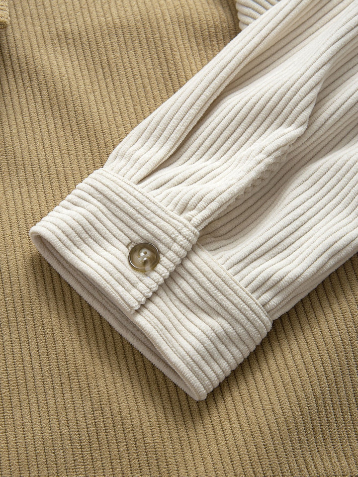 Camicia button-down in velluto a coste colorblock e pantaloni dritti in velluto a coste