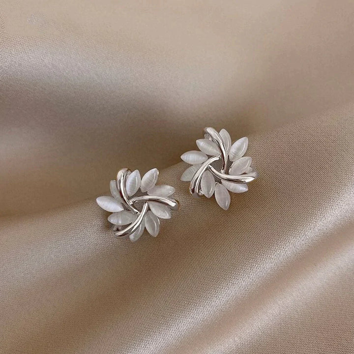 Orecchini a cerchio con petali di opale dorato