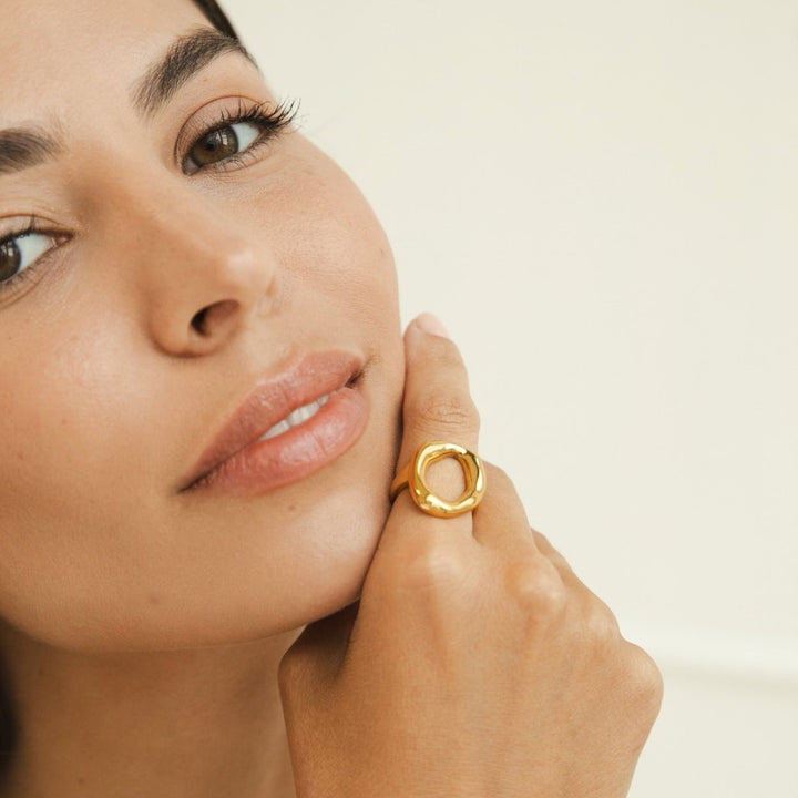 Anello in oro fuso Vina