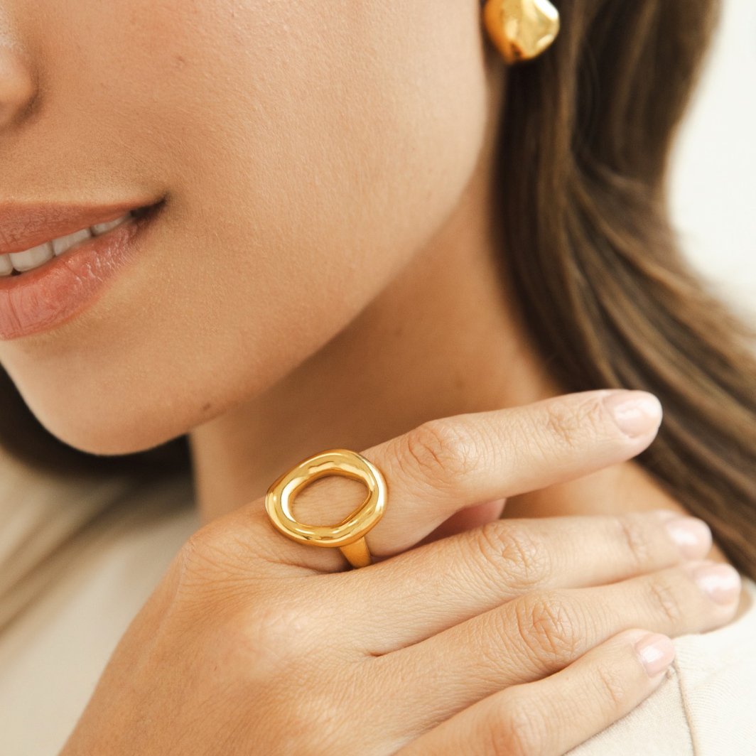 Anello in oro fuso Vina